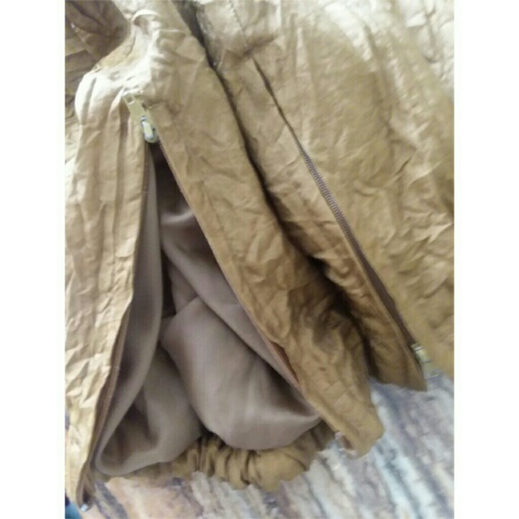 Center Aisle Sport - Gold Jogging Pants. - Picture 3 of 5